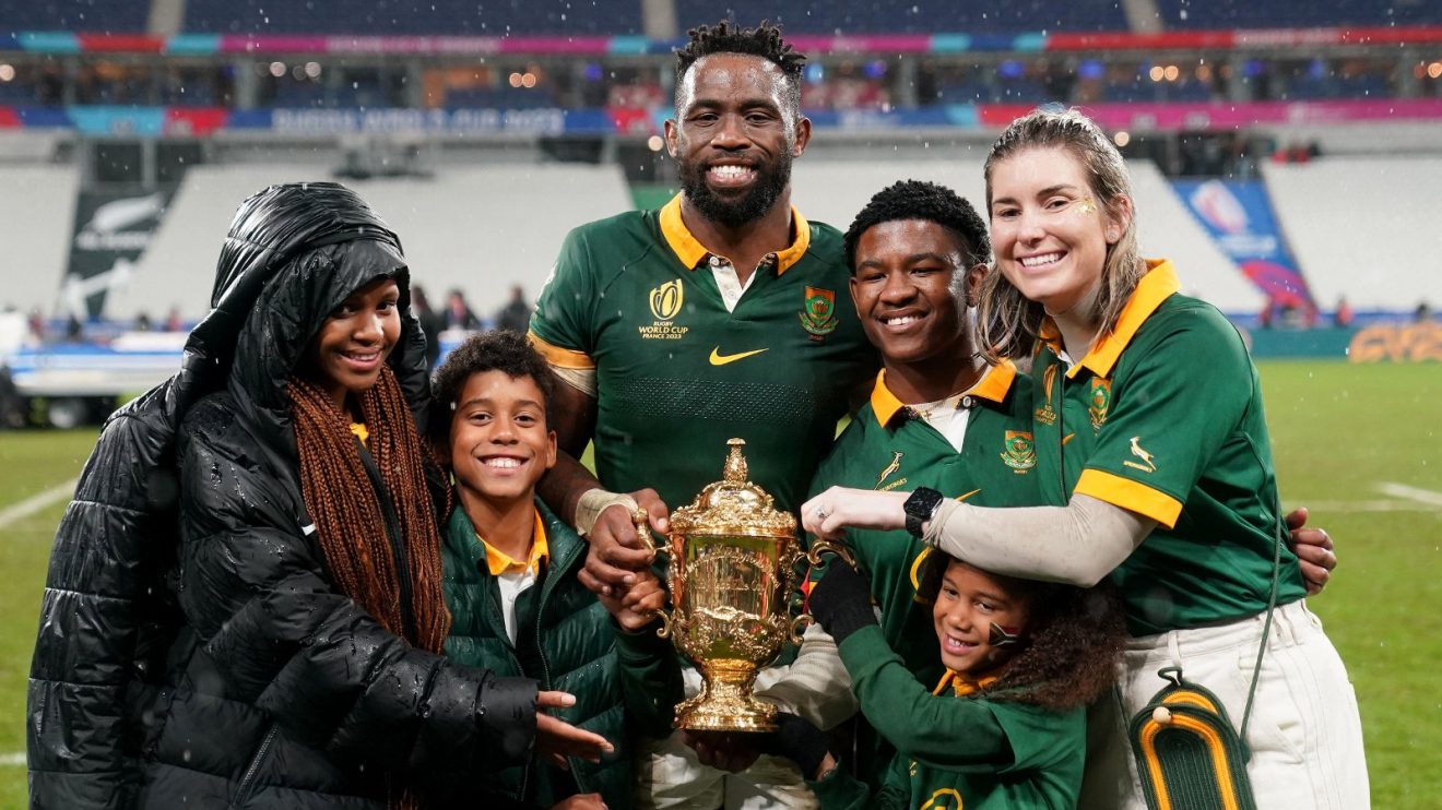 Siya Kolisi and family RWC 2023 - Alamy