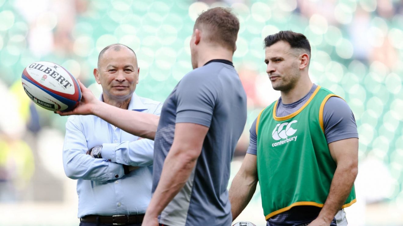 Danny Care and Eddie Jones in discussion with former captain Dylan Hartley in 2017.