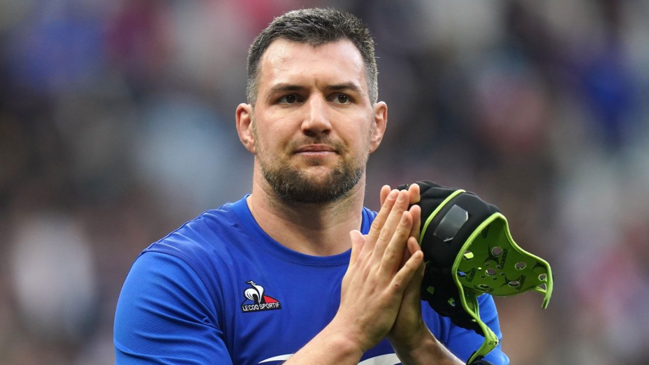 France flank Francois Cros.