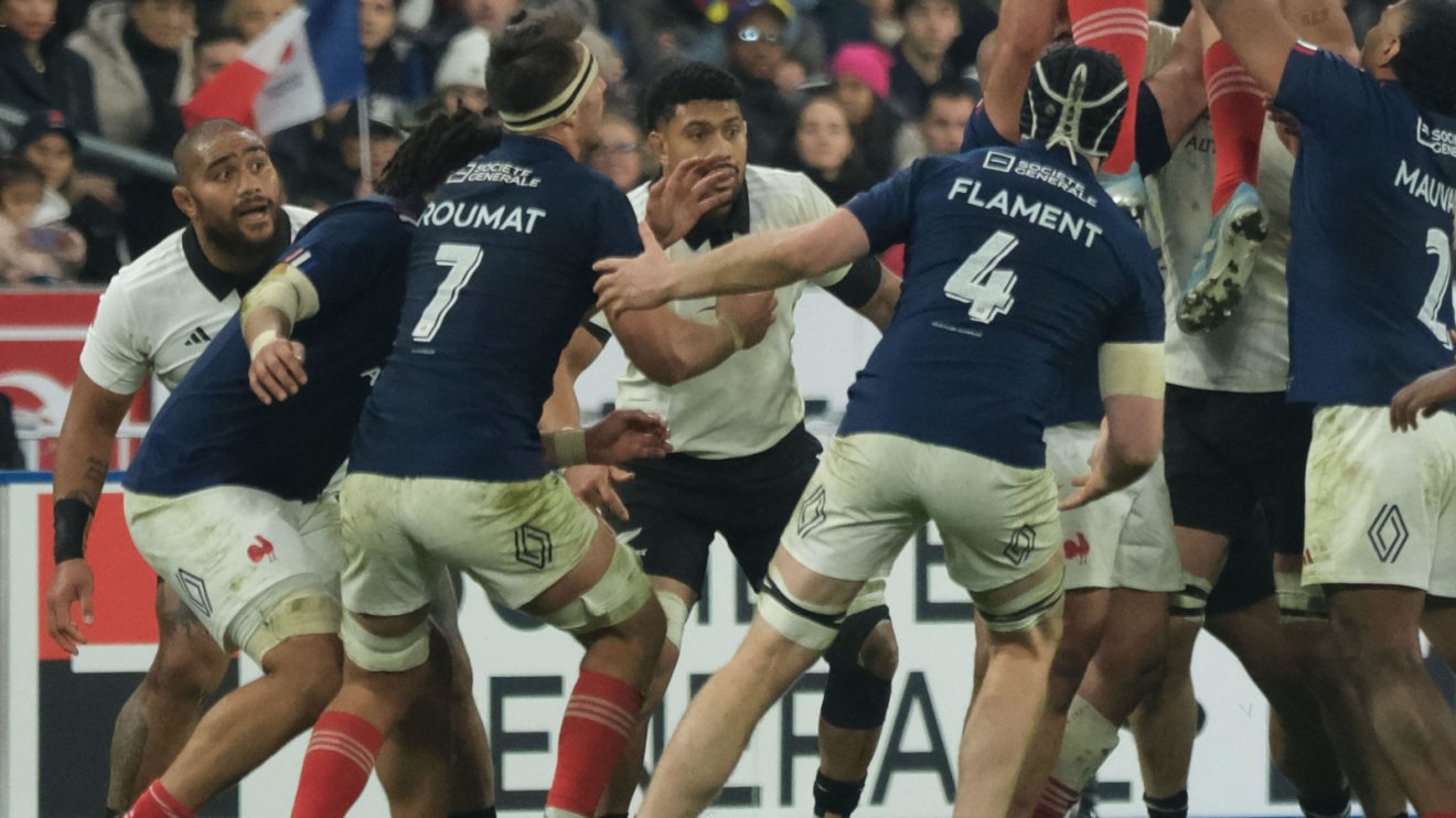 All Blacks flanker Ardie Savea at lineout against France.