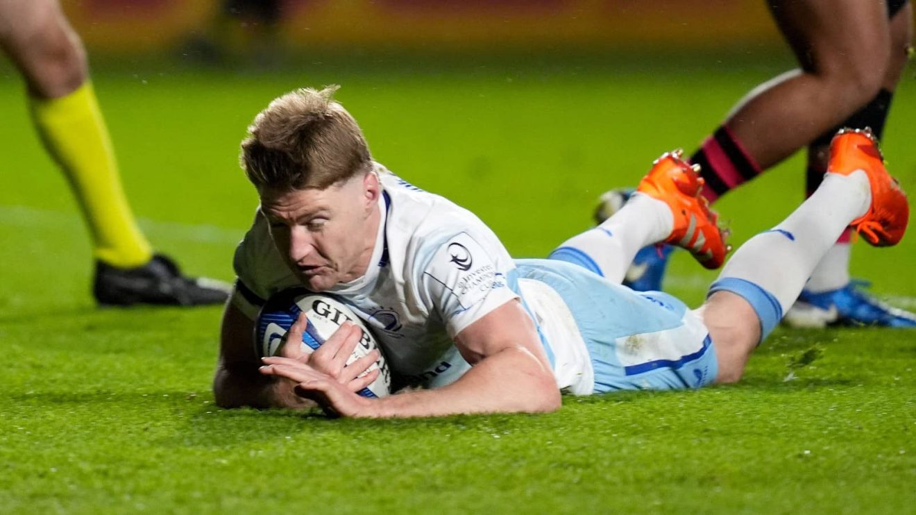 Jordie Barrett scoring a try for Leinster against Bristol in the Champions Cup 2024.