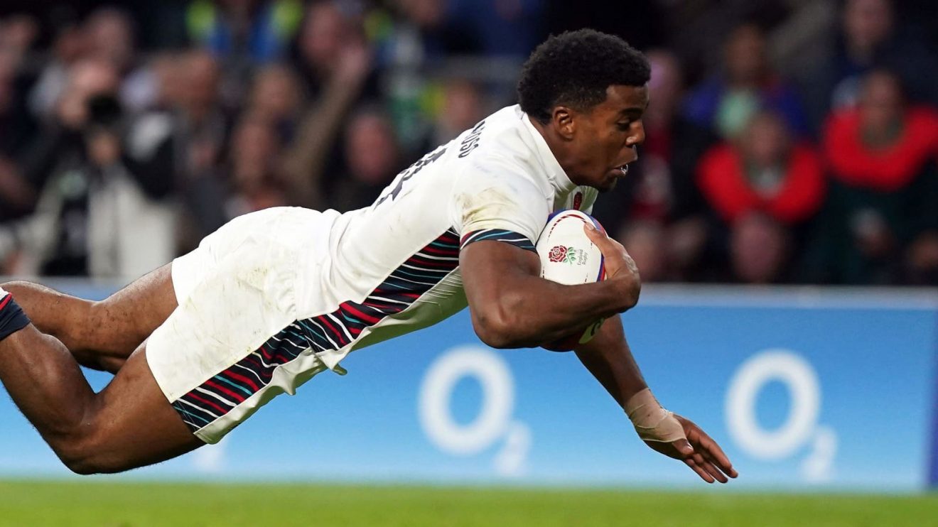 Immanuel Feyi-Waboso in action for England in Nov 2024.