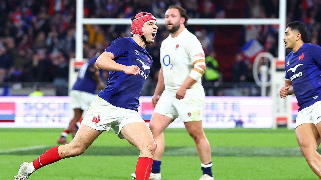 Louis Bielle-Biarrey in action for France against England.