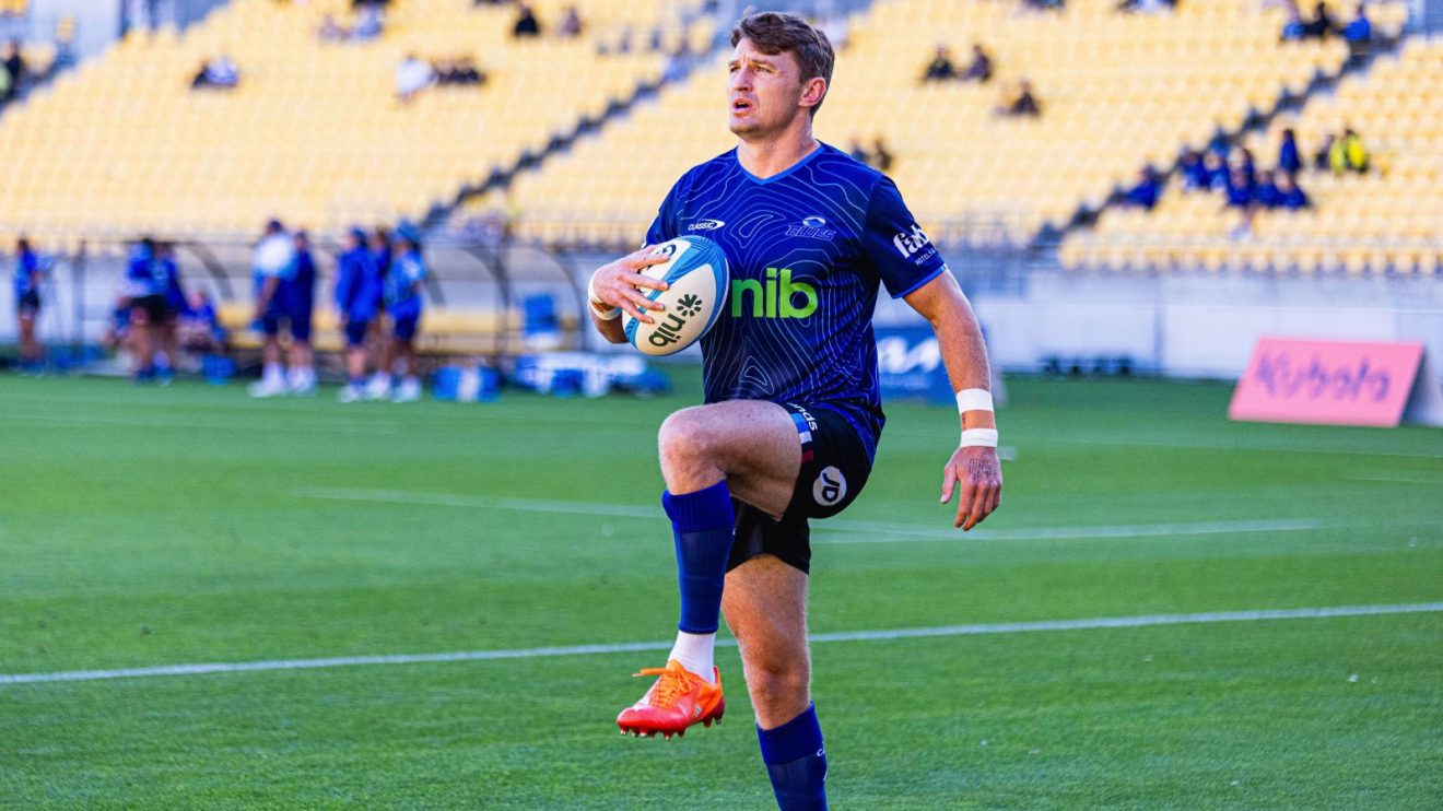 Beauden Barrett warm-up Blues SRP 2025 - Alamy
