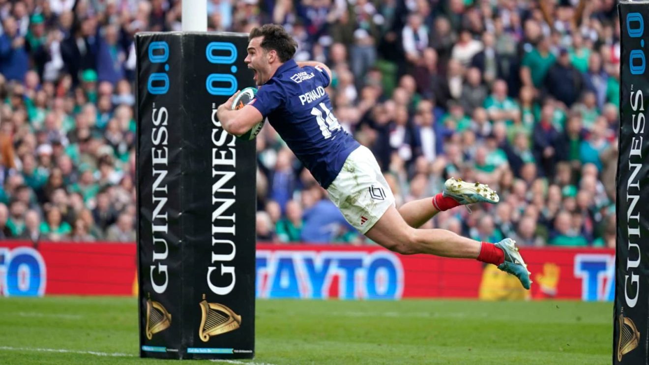 Damian Penaud scoring a try for France v Ireland in the 2025 Six Nations.