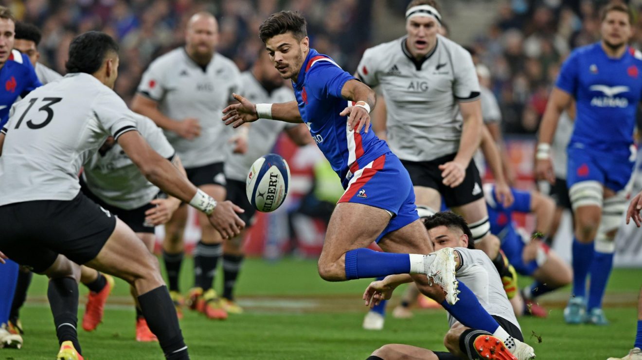 Romain Ntamack France v NZ 2021 - Alamy