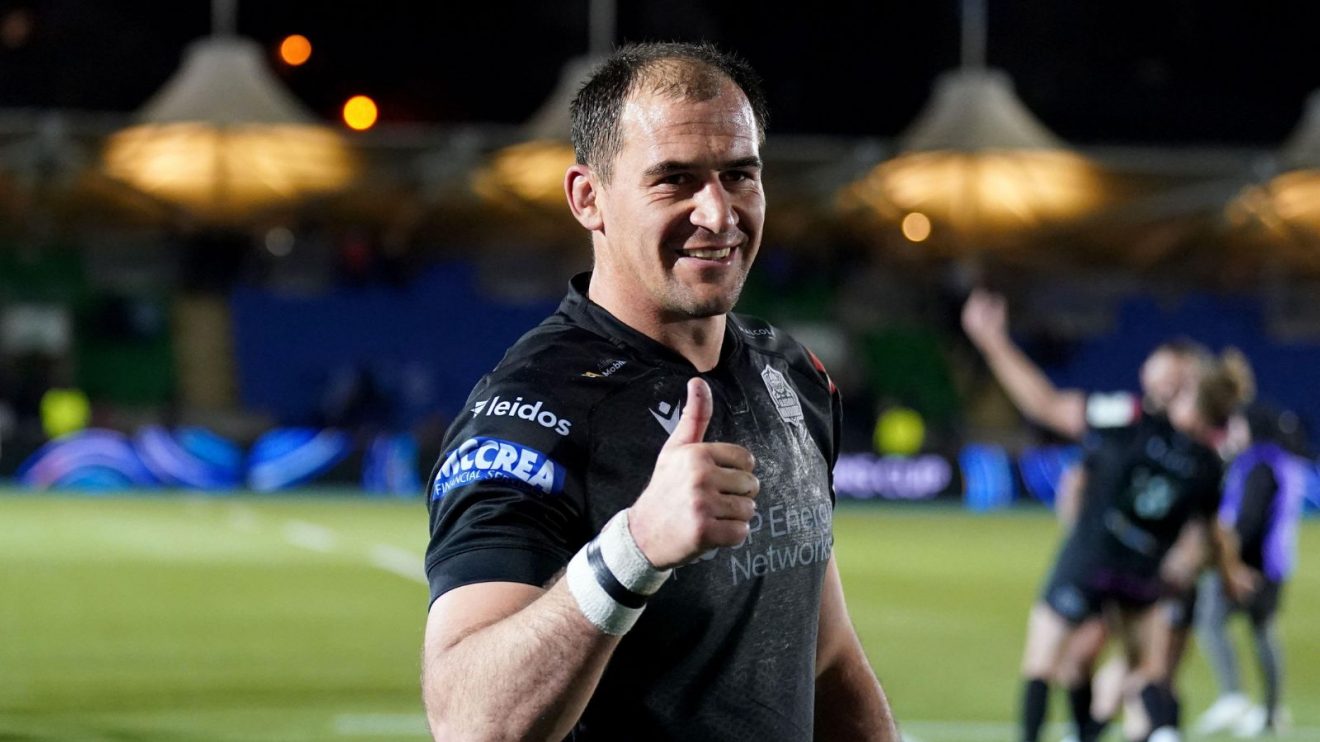 Henco Venter in action for Glasgow Warriors