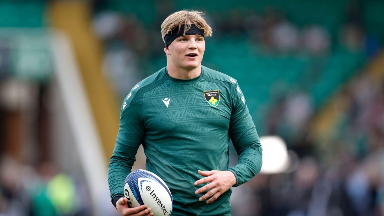 Henry Pollock warming up ahead of his side's clash with Castres