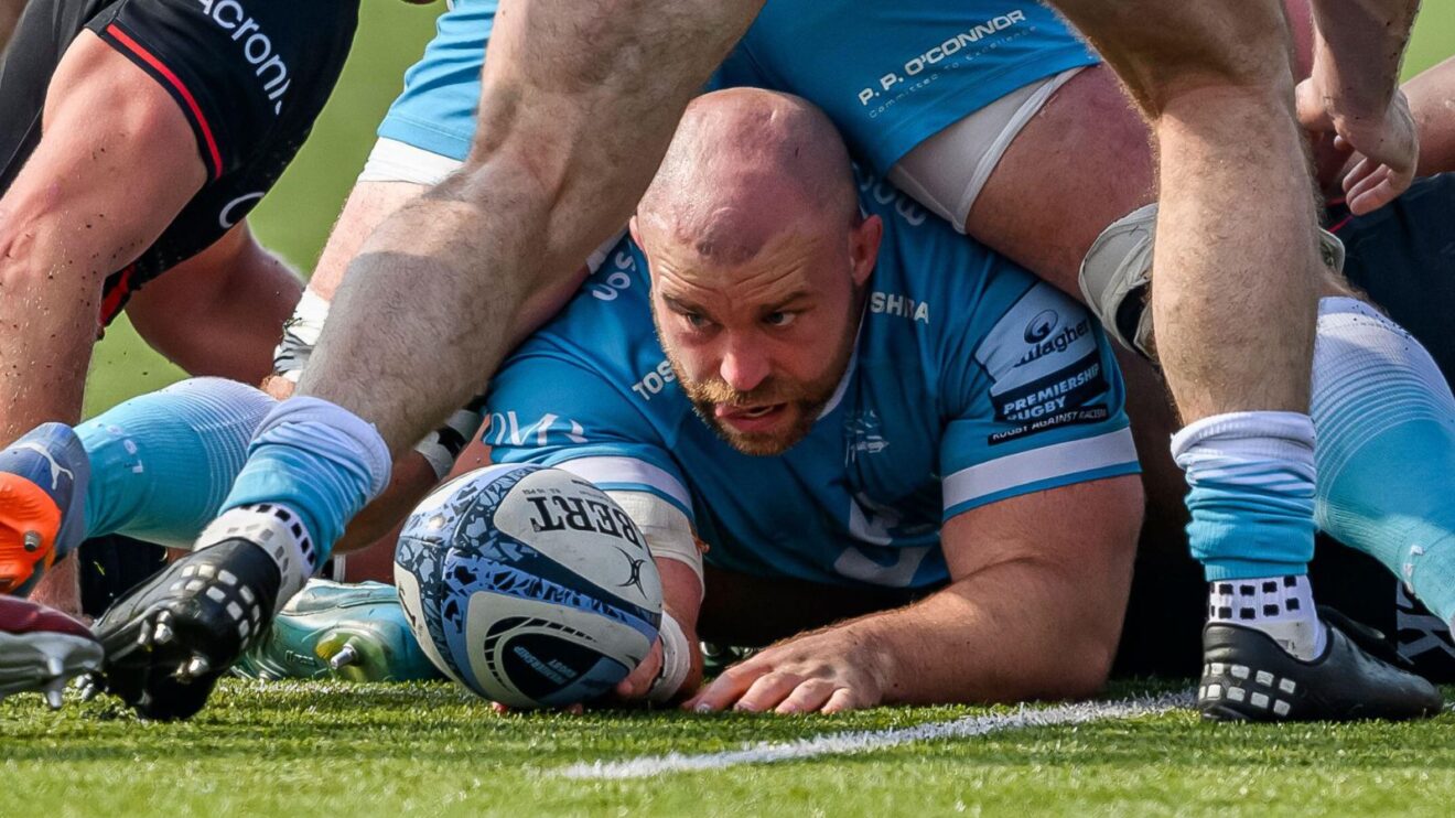 WillGriff John places a ball back after being tackled