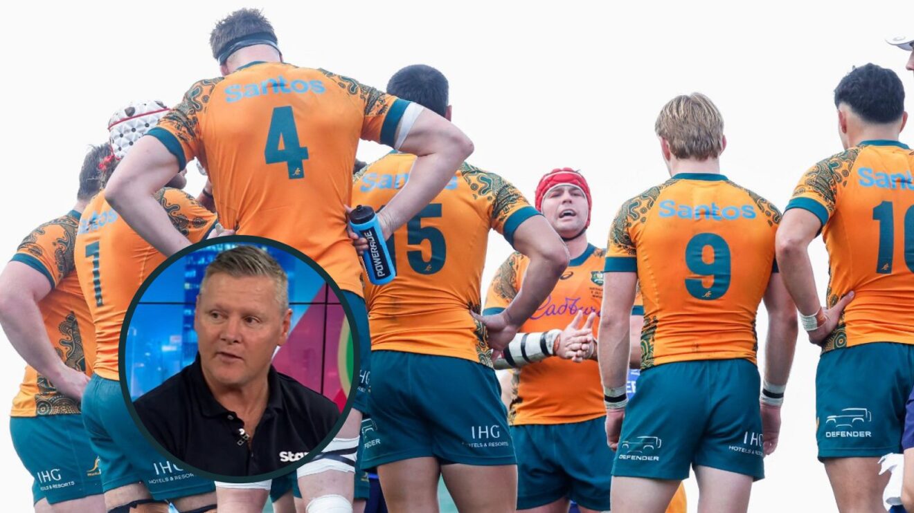 Matt Burke and Wallabies huddle image