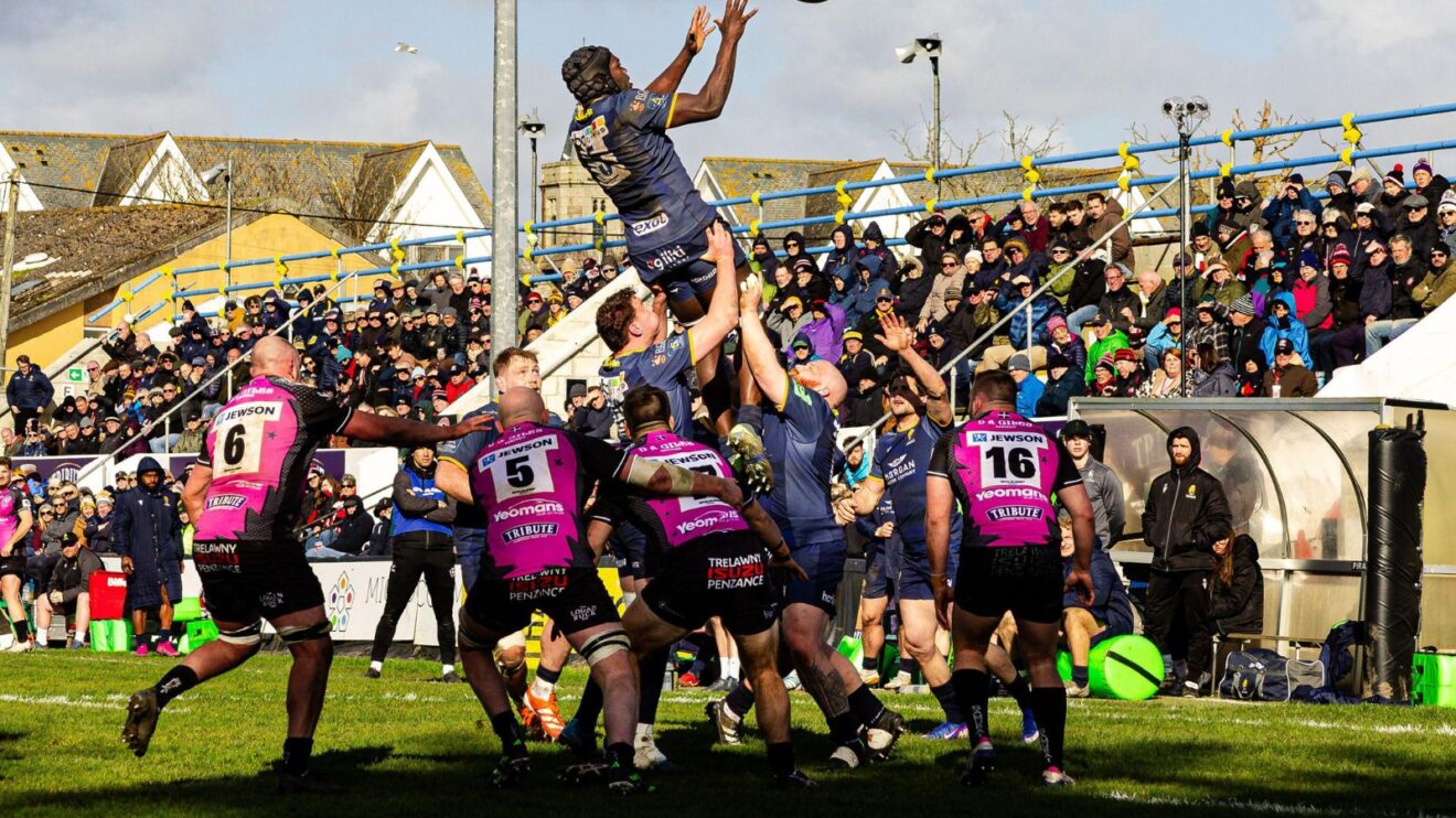 A lineout during the Cornish Pirates v Worcester Warriors game in 2025/26