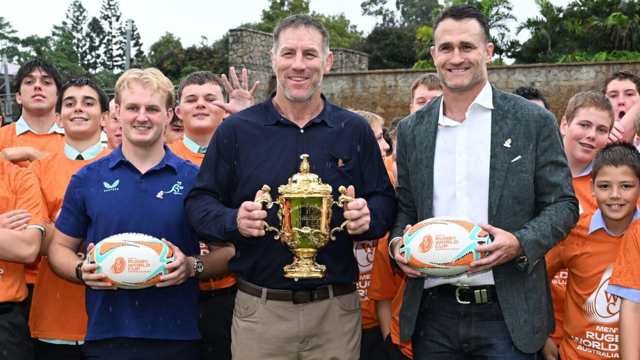 Brad Thorn with Webb Ellis Cup 2026 - Alamy