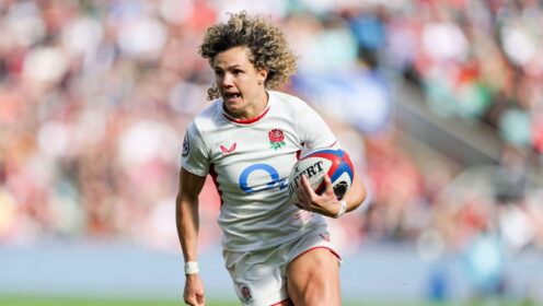Ellie Kildunne carrying the ball for England