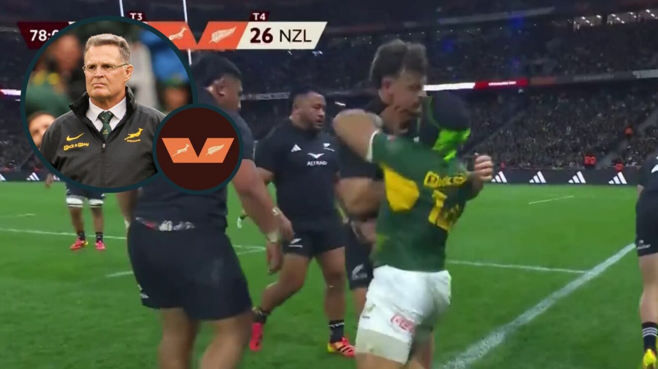 Cheslin Kolbe and Leroy Carter scuffle.