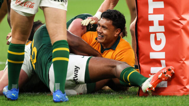 Len Ikitau scoring a try for Wallabies against Springboks.
