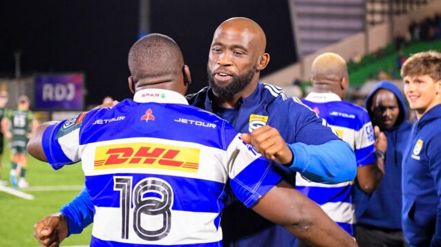 Siya Kolisi congratulates Stormers team-mate.